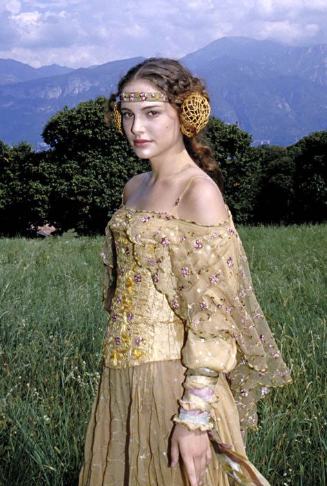 Star Wars - Senator Padme Naberrie Amidala - Attack of the Clones Padme Amidala, Old Fashioned, Star Wars, Yellow