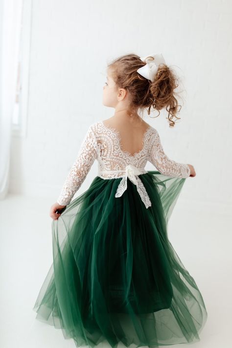 White Lace Flower Girl Dress Hunter Green Tulle Long Sleeve | Etsy Sage Flower Girl Dress, Winter Flower Girl, Green Flower Girl Dresses, Blush Flower Girl Dresses, Boho Flower Girl, Look Boho Chic, Green Themed Wedding, Tulle Wedding Gown, Green Tulle