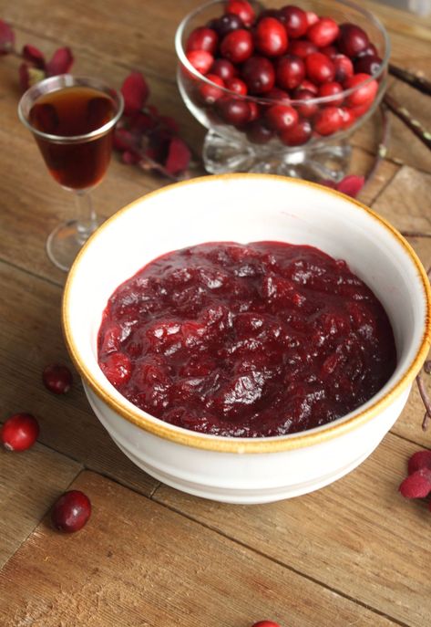 A delicious cranberry sauce with notes of marsala wine, honey, and citrus. Makes the perfect addition to a Thanksgiving or Christmas dinner! Sugar Free Cranberry Sauce, Jalapeno Relish, Cranberry Jalapeño, Best Cranberry Sauce, Cranberry Jelly, Canned Cranberry Sauce, Oven Roasted Turkey, Cranberry Sauce Recipe, Vegan Thanksgiving Recipes