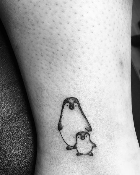 AQ on Instagram: “Did some cute penguins today 😍🐧” Pinguin Tattoo Minimalist, Pingu Tattoo, Mom Baby Tattoo, Headphones Tattoo, Mother Son Tattoos, Mama Tattoo, Penguin Tattoo, Nice Tattoos