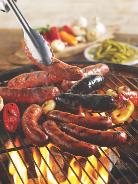 Grilling Sausages for Memorial Day Cookouts! Grilling 'a la parrilla' is a passion in Spain. Cooking over charcoal adds a deep, primal flavor to chorizos, morcillas and butifarra sausages. This Memorial Day, add the delicious sausages of Spain to your grill! Celebrate with a pile of smoky chorizos, fresh baked Galician bread and a tasty bottle of Spanish vino. 🇪🇸🇪🇸🇪🇸⁠ #Spain #Spanish #Food #SpanishFood #Gourmet #Tapas #Gifts #Cookware #Chorizo #Latienda #Tienda #Sausage #Picnic #Summer Spanish Sausage, Bacon Gifts, Spanish Foods, How To Cook Chorizo, Blood Sausage, Picnic Summer, Fast Foods, Spain Spanish, Grilled Sausage