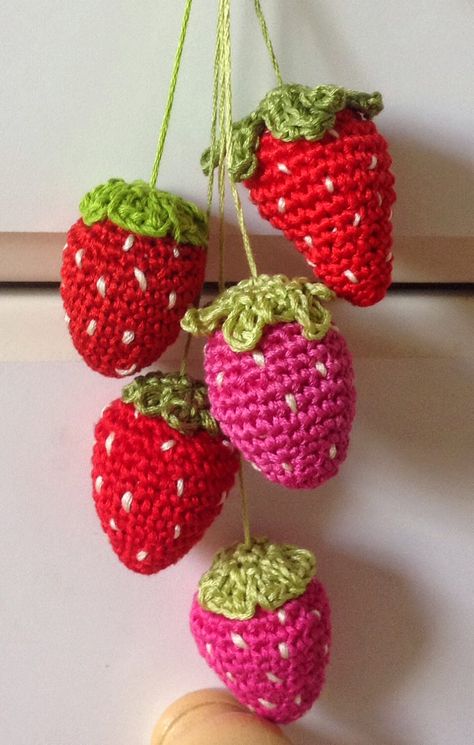 Crochet strawberry with pattern Crochet Strawberry Keychain, Crochet Strawberries, Amigurumi Strawberry, Strawberry Keychain, Cool Crochet, Keychain Designs, Crochet Keychains, Crochet Strawberry, Crochet Fruit