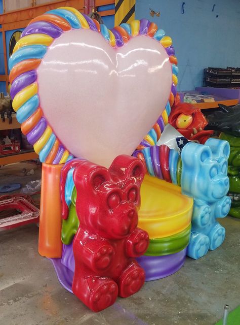 Giant Gummy Bear Decoration, Gummy Bear Chair, Candy Sculpture, Candy Furniture, Candy Decorations Diy, Foam Sculpture, Candy Room, Gummy Bear Candy, Weird Furniture