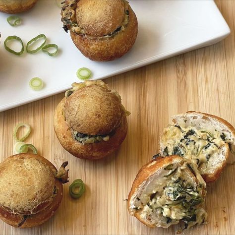 We love a cob loaf and anything cob-related so, needless to say, we're obsessed with these mini versions. Make the tiny cob loaves using store-bought pizza dough and then stuff them with a creamy, cheesy spinach filling. These individual bites are a fun finger food idea but can work just as well as an indulgent snack. Christmas Finger Food, Cob Dip, Cob Loaf Dip, Party Food Favorites, Spinach Filling, Cob Loaf, Christmas Finger Foods, Beef Lasagne, Store Bought Pizza Dough