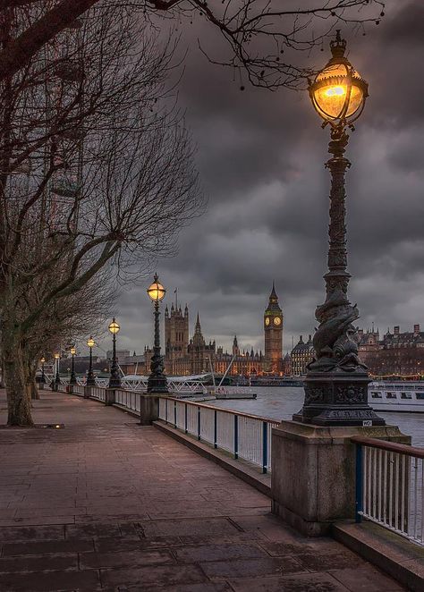 Silver Jubilee Walkway by Gabor Nagy Paradise Falls, London Vibes, London Dreams, Rainy Day Aesthetic, London Poster, Victorian London, Silver Jubilee, London Pictures, Visiting England