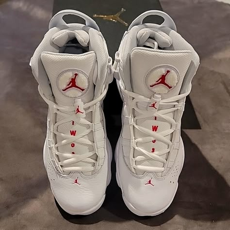 Bnib Nike Jordan's White And Red High Tops. Hype Shoes Women, Jordan 8s, Nike Shoes Jordan, Birthday Shoes, Nike Shoes Women Fashion, Jordan 6 Rings, Red High Tops, Jordan Shoes Retro, Tenis Nike