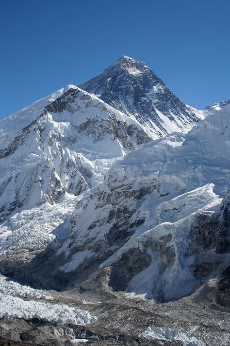 Mount Everest from Kalapatthar. Amazing photography by Pavel Novak. Licensing: CC BY-SA. Mount Everest Base Camp, Himalayas Nepal, Monte Everest, Roman Britain, Everest Base Camp Trek, Earth Photos, Mountain Pass, Les Cascades, Snowdonia