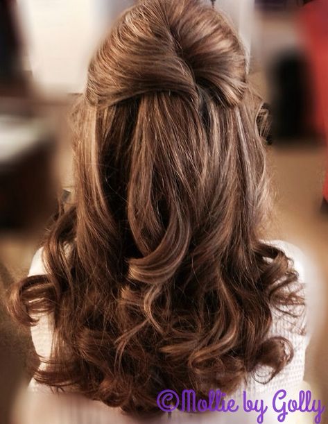 Mother Of The Bride Hair Down Curled, Simple Bridal Updo, Gala Hairstyles, Curls Ideas, Wedding Parents, Bridesmaid Hair Curly, Mother Of The Bride Hairdos, Rocker Wedding, Groom Hair