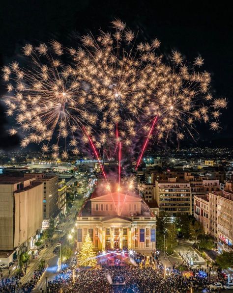 📍Athens,Greece 🇬🇷 Christmas in Athen🎄 📸@d.tzankatian 📍Syntagma Square 📍Piraeus 📍Stavros Niarchos 📍Christmas factory 📍The Ellinikon Experience 📍Golden Hall 📍Omonoia square Christmas In Athens Greece, Greece Christmas, Christmas Factory, Stavros Niarchos, Syntagma Square, Golden Hall, Athens Greece, Athens, Greece