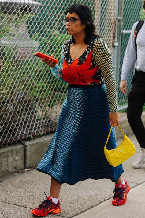 Bold Colors Outfits, Eclectic Outfits, Street Vibes, Gender Fluid Fashion, New York Fashion Week Street Style, Urban Street Style, The Best Street Style, Street Style Trends, Best Street Style