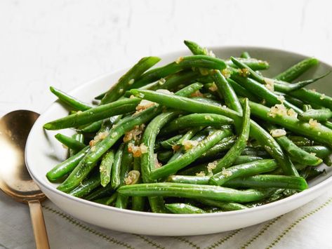 Green Beans With Shallots, Garlic Green Bean Recipes, Shallot Recipes, Green Bean Casserole Easy, Easy Green Beans, French Green Beans, Garlic Recipe, Fried Green Beans, Sauteed Green Beans