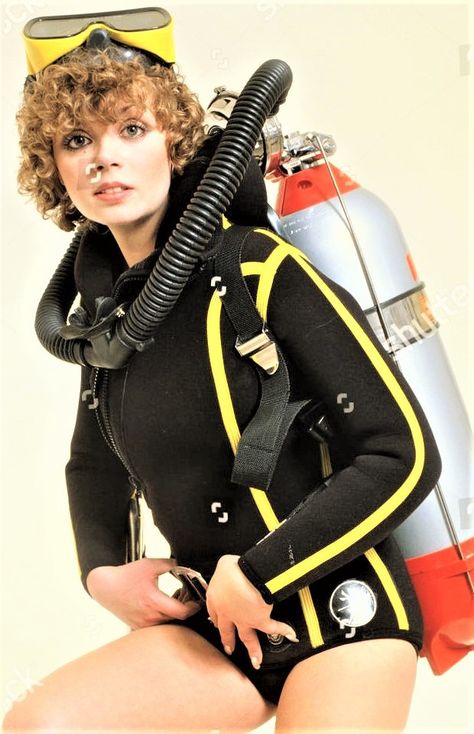 Vintage Wetsuit, Scuba Woman, Scuba Suit, Wetsuit Women, Vintage Scuba, Diving Wetsuits, Scuba Girl, Diving Equipment, Womens Wetsuit