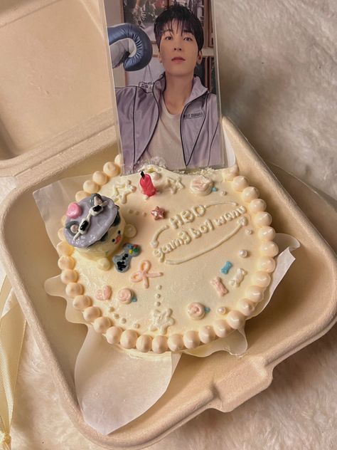 wonwoo bento cake svt aesthetic seventeen wonu Svt Cakes, Seventeen Themed Cake, Seventeen Inspired Cake, Seventeen Cake Birthday Kpop, Going Seventeen Cake, Seventeen Cake, Svt Aesthetic, Aesthetic Seventeen, Girly Birthday Cakes