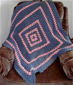 Large granny square Giant Granny Square Blanket, Giant Granny Square, Large Granny Square, Crocheted Shawls, Crochet Plaid, Learn Crochet, Mom Black, Blanket Ideas, Easy Crochet Blanket