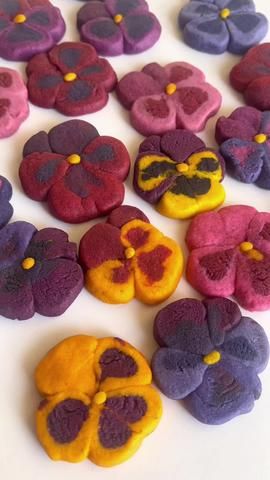 how to make pansy sugar cookies for spring #springbaking #springrecipe... | sugar cookies | TikTok Pansy Sugar Cookies, Pansy Cookies, Peony Cookies, Alice In Wonderland Baking, Flower Sugar Cookies, Spring Recipe, Spring Baking, Beauty Cakes, Vintage Dessert