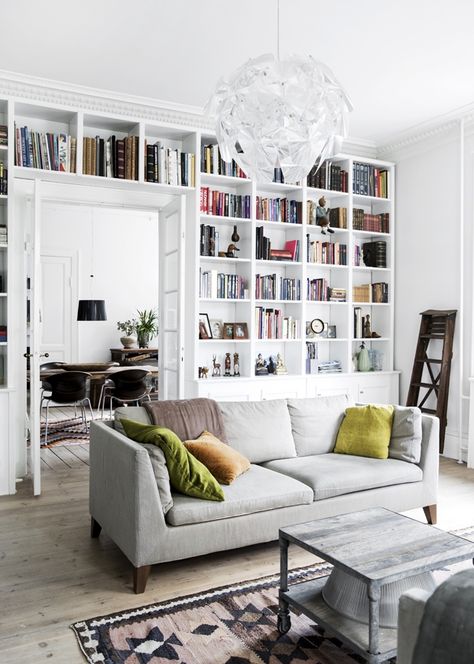 Dreamy modern apartment in Copenhagen. Hausful.com | Home Wares for Busy Lives. Modern Appartement, Bookshelves In Living Room, Home Library Design, Home Libraries, Library Ideas, Trendy Home, Office Storage, A Living Room, Home Library