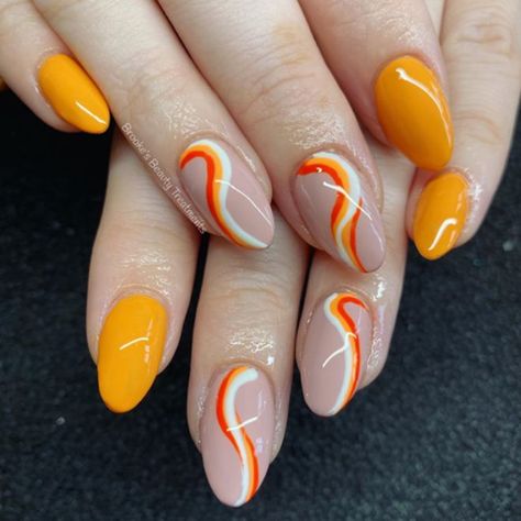 Mcm Nail Art, Trippy Nail Ideas, Retro Acrylic Nails, Retro Nail Art Vintage, Groovy Nail Designs, 70s Inspired Nails, Retro Nail Designs, 70s Nails Retro, 60s Nails