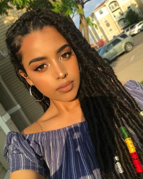 One editor breaks down the differences between the best braids with extensions for Afro hair. Faux Dreadlocks, Long Dreadlocks, Ethiopian Women, Curly Hair Braids, Marley Hair, Faux Locs Hairstyles, Pelo Afro, Girls Braids, Afro Hair