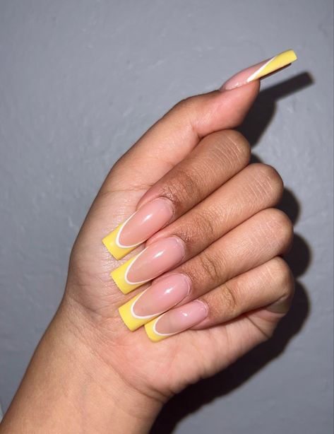 Short Nail Line Designs, Yellow And White French Tip Nails, White And Yellow French Nails, White Yellow Nails, Yellow Nails Design Square, Yellow Tips, Acrylic Nail Designs Yellow French Tip, Yellow White Nails, Yellow And White Nails Design