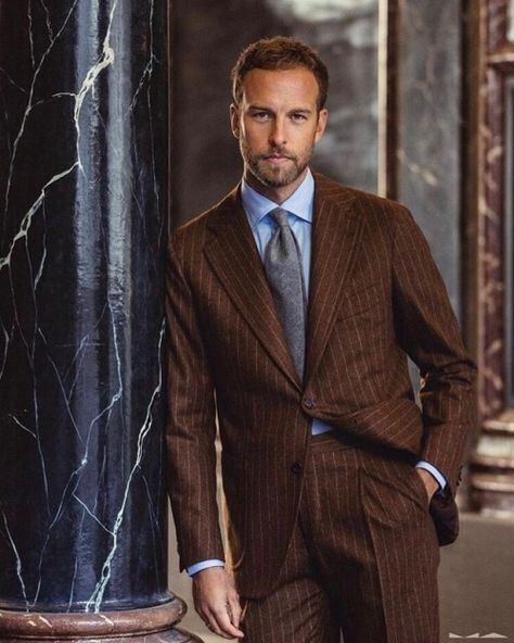 Gentleman Style Man Wearing A Suit, Don Vito Corleone, Brown Suit, Lawyer Fashion, Lawyer Outfit, Robert Redford, Brown Suits, Fashion Suits For Men, Tweed Suits