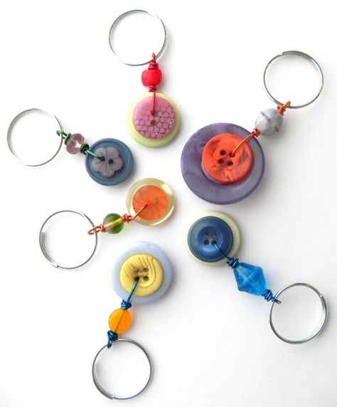 Are you going to the Bead & Button Show ? If so, please join us at the Soft Flex booth for a fun, FREE Make-It-Take-It project! We'll be mak... Craft Ideas With Buttons, Buttons Crafts Ideas, Button Keychains, Button Craft Ideas, Keyring Ideas, Button Crafts For Kids, Vbs Craft, Button Keychain, Button Creations