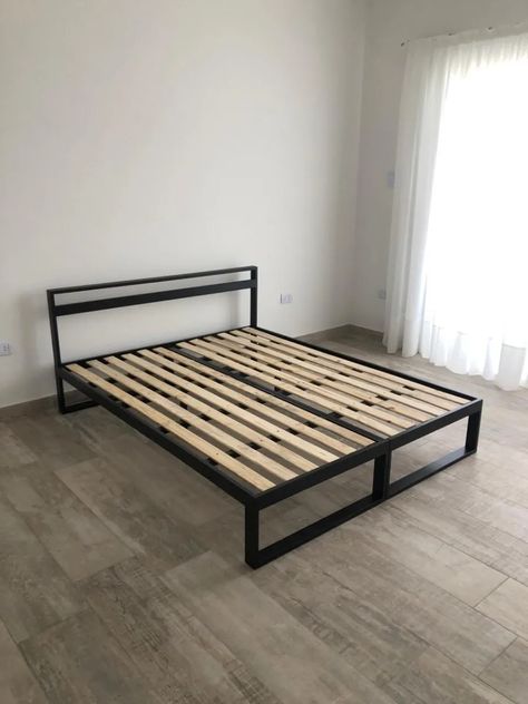 Cama Moderna Modelo Minimalista | Mercado Libre Bed Frame Metal Modern, Minimalist Metal Bed Frame, Metalic Bed Design Modern, Industrial Room Design, Metal Bed Base, Minimalist King Bed Platfor., Steel Bed Design, Industrial Bed, Simple Bed Frame