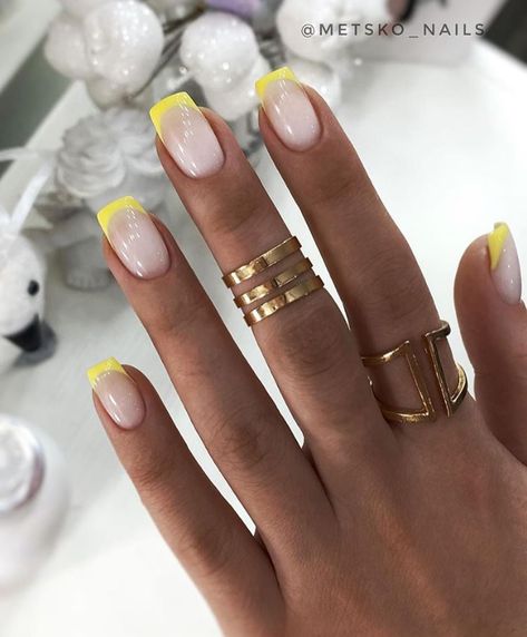 Short Summer Nails 2020, Summer Nails Yellow, Short Summer Nails, Nails Yellow, Nagellack Trends, Manicure Colors, Fall Nail Trends, Transparent Nails, Fall Acrylic Nails