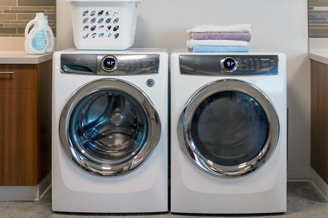 Electrolux Perfect Steam Washer Review. Even the 15-minute fast cycle is pretty effective at delivering small loads of clean clothes. No Notifications, Washer Smell, Washing Machine Reviews, Clean Washer, Washer Cleaner, Front Load Washer, Cleaning Solutions, Matching Top, Washer And Dryer