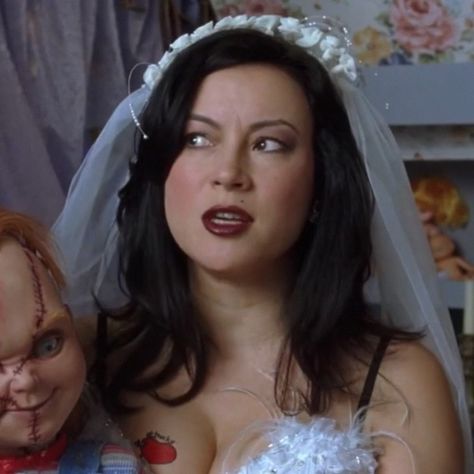 Jennifer Tilly 90s, Jennifer Tilly Chucky, Chucky And His Bride, Chucky Makeup, Tiffany Valentine, Bride Of Chucky, Valentines Wallpaper, Canadian Actresses, Celebrity List