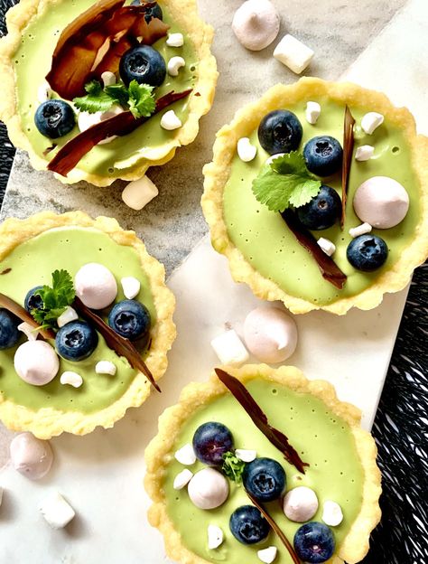 Matcha Tart Recipe, Matcha Pie, Matcha Tart, Meringue Marshmallow, Chocolate Tarts, Matcha White Chocolate, French Meringue, French Tart, Marshmallow Chocolate