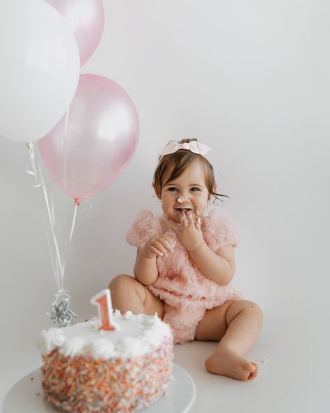 You cannot tell me this is not the cutest cake smash ever 🥹 Happy 1st birthday gorgeous Brooke 🕊️ 1st Birthday Girl Photoshooting Ideas, One Year Baby Girl Photoshooting, Girl First Birthday Photoshooting Ideas, Birthday Girl Photoshooting, 1st Birthday Girl Photoshooting, First Birthday Girl Photoshooting, Girl Photoshooting, Cake Shoot, Bday Photoshoot