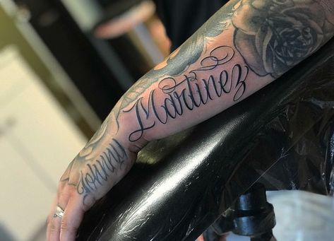 Hernandez Tattoo Lettering, Last Name Tattoo, Martinez Tattoo, Last Name Tattoos, Vikings Tattoo, Tattoo Lettering Design, Chapo Guzman, Trippy Painting, Flash Tattoos