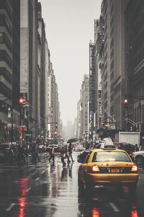 ☼ pιnтereѕт: carolιneѕυnn Photographie Portrait Inspiration, Dream City, City Street, Rain Photography, City Photography, New York Street, Jolie Photo, City Aesthetic, Urban Photography