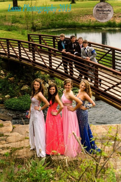 Outdoor Prom Pictures Group, Homecoming Group Photo Ideas, Prom Pics With Friends Group Poses, Group Couple Pictures, Hoco Pics Group Pictures, Group Prom Pics, Group Prom Pictures Friends, Homecoming Group Poses, Group Homecoming Pictures