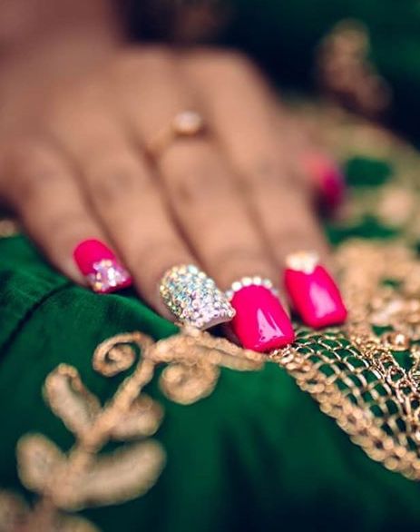 Bridal Nail Art mehendi bridal woman bride indian wedding bridal full hand froom bride wedding sutra nails hand mehandi Bridal Nail Art Indian Glitter, Nail Art For Wedding Indian Brides, Bridal Nail Art Indian, Indian Bridal Nails, Weddig Nails, Indian Wedding Nails, Mehendi Bridal, Diy Christmas Nail Art, Time Nails