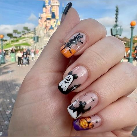 Autumn Disney Nails, Nails Purple And Green, Disney Halloween Nails Design, Halloween Nails Purple, Spooky Disney, Pedicure Art, Disney Halloween Nails, Halloween Nails Design, Nails Disney