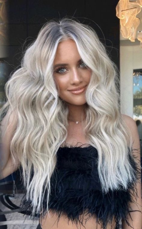 Icy Blonde Money Piece, Blonde Root Smudge With Money Piece, Platinum Blonde Hair With Root Smudge, Ash Blonde Root Smudge, Blonde Extensions Before And After, Blonde Hair Root Smudge, Dimensional Platinum Blonde, Dimensional Blonde With Money Piece, Lived In Bright Blonde