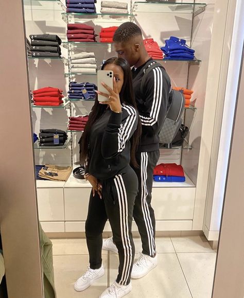 Matching Couple Outfits Joggers, Couples Matching Outfits Swag, Couple Outfits Matching, Matching Fits, Couple Matching Outfits, Mode Editorials, Couple Fits, Black Relationship Goals, Couple Goal