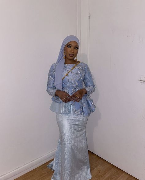 Grey Bazin Styles, West African Eid Outfit Bazin, Eid Bazin Outfits, Eid Outfits Black Women, Gambian Clothes, Bazin Designs, Eid Outfits African, Eid Outfits Ideas, Afro Clothes