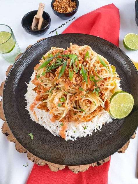 Singaporean Rice, Spaghetti Chicken, Mayo Sauce, Chicken Gravy, Food Garnishes, Rice Recipe, Pad Thai, Rice Recipes, Paneer