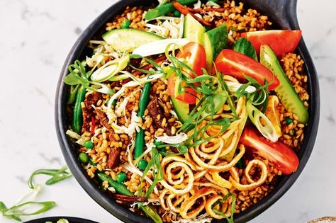 Beef nasi goreng - Switch out the white rice for brown to make a better-for-you version of nasi goreng. Nasi Goreng Recipe, Recipe With Beef, Top 10 Healthy Foods, Beef Rump, 10 Healthy Foods, Fried Beef, Stir Fries, Indonesian Food, Food Trends