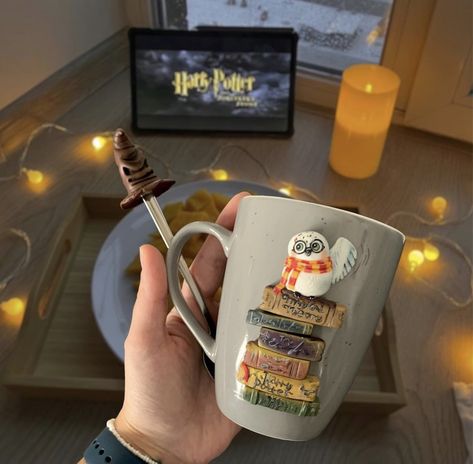 Over The Garden Wall Mug, Harry Potter Coffee Mug, Harry Potter Clay Ideas Easy, Harry Potter Pottery Painting Ideas, Harry Potter Ceramics, Halloween Mugs Coffee Cups, Harry Potter Pottery, Harry Potter Cups, Harry Potter Mug