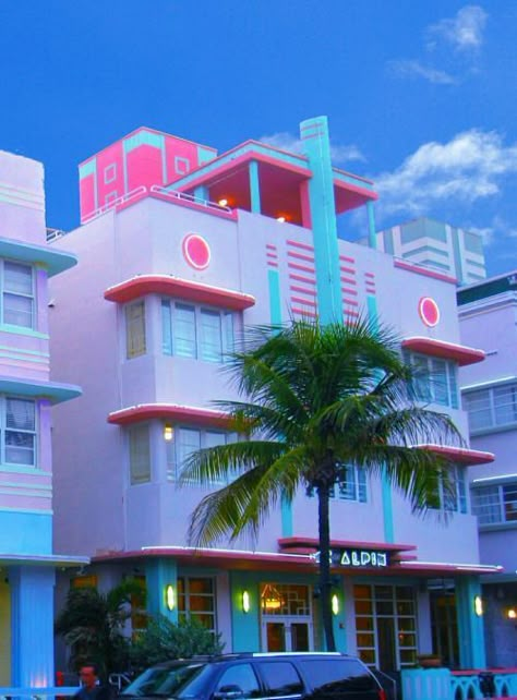 Miami Homes, Arte Art Deco, Miami Art Deco, Kitsch Decor, South Miami, New Retro Wave, Hotel Building, Art Deco Buildings, South Beach Miami