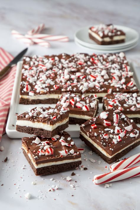 Peppermint Sugar Cookie Bars, Christmas Slices, Peppermint Bars, Peppermint Bark Brownies, Peppermint Cheesecake Bars, Christmas Bars, Cookies 2023, Peppermint Slice, Christmas Bark Recipes