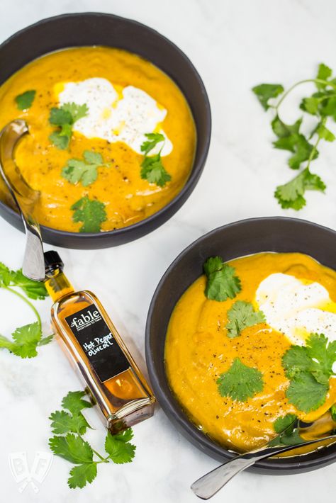 It's finally soup season! This curried pumpkin soup recipe is one of my family's favorites, and it's ready in less than 30 minutes! It's so creamy and luscious, and is great with a little chili oil drizzled on at the end. #soup #pumpkinrecipes #fallrecipes #weeknightmeals #currypowder Curried Pumpkin Soup Recipe, Curried Pumpkin, Pumpkin Soup Recipe, Best Soup Recipes, Comfort Soup, Soup Recipes Slow Cooker, Soup Season, Chowder Recipes, Vegetarian Soup