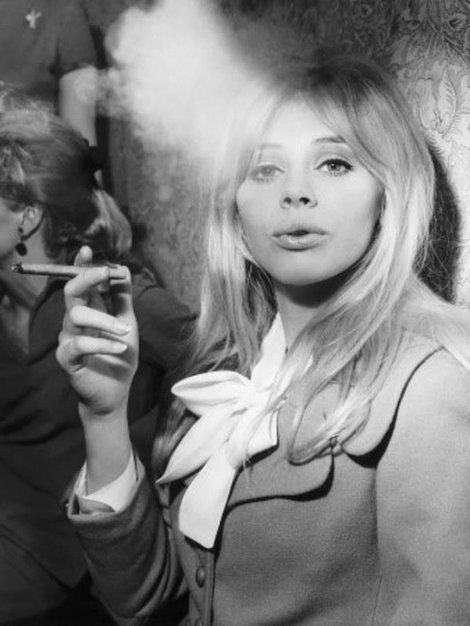 1960s britt Britt Ekland, Veronica Lake, Bond Girls, Trendy Halloween, Vintage Fur, 1960s Fashion, Hollywood Actor, 60s Fashion, Beauty Hair