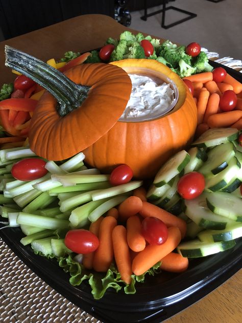 Fall Themed Shower Food, Fall Baby Shower Ideas Food Table, Pumpkin Theme Food Ideas, Halloween Gender Reveal Snacks, Fall Gender Reveal Snacks, Pumpkin Themed Food For Party, Fall Gender Reveal Centerpieces, Fall Themed Baby Shower Foods, Baby Shower Food Fall Theme