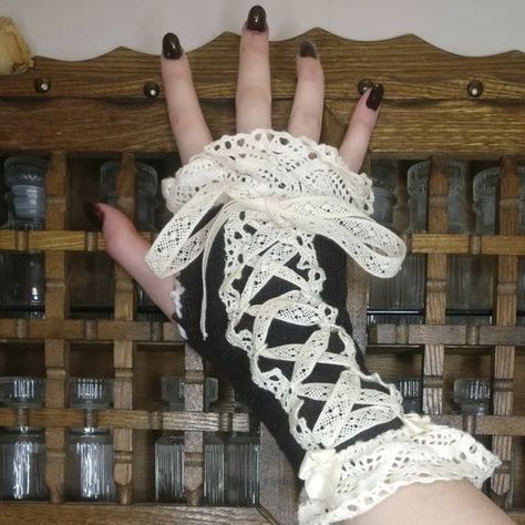 Aesthetic Black Accessories, Knitting Fingerless Gloves, Easy Cute Crochet, 일본 패션, Gloves Design, Working Women, Diy Vetement, The Empress, Really Cute Outfits