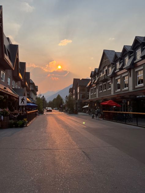 Summer In Banff, Moving To America Aesthetic, Banff National Park Aesthetic, Canada Nature Aesthetic, Living In Canada Aesthetic, Canada Life Aesthetic, Summer Aesthetic Canada, Banff Canada Aesthetic, Canadian Summer Aesthetic