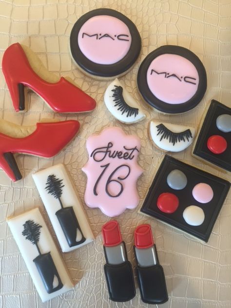 Girly Cookies Decorated, Eyelash Cookies Decorated, Make Up Cookies Decorated, Make Up Cookies, Makeup Cookies Decorated, Make Up Cookies Royal Icing, Lash Cookies, Beauty Cookies, Lipstick Cookies